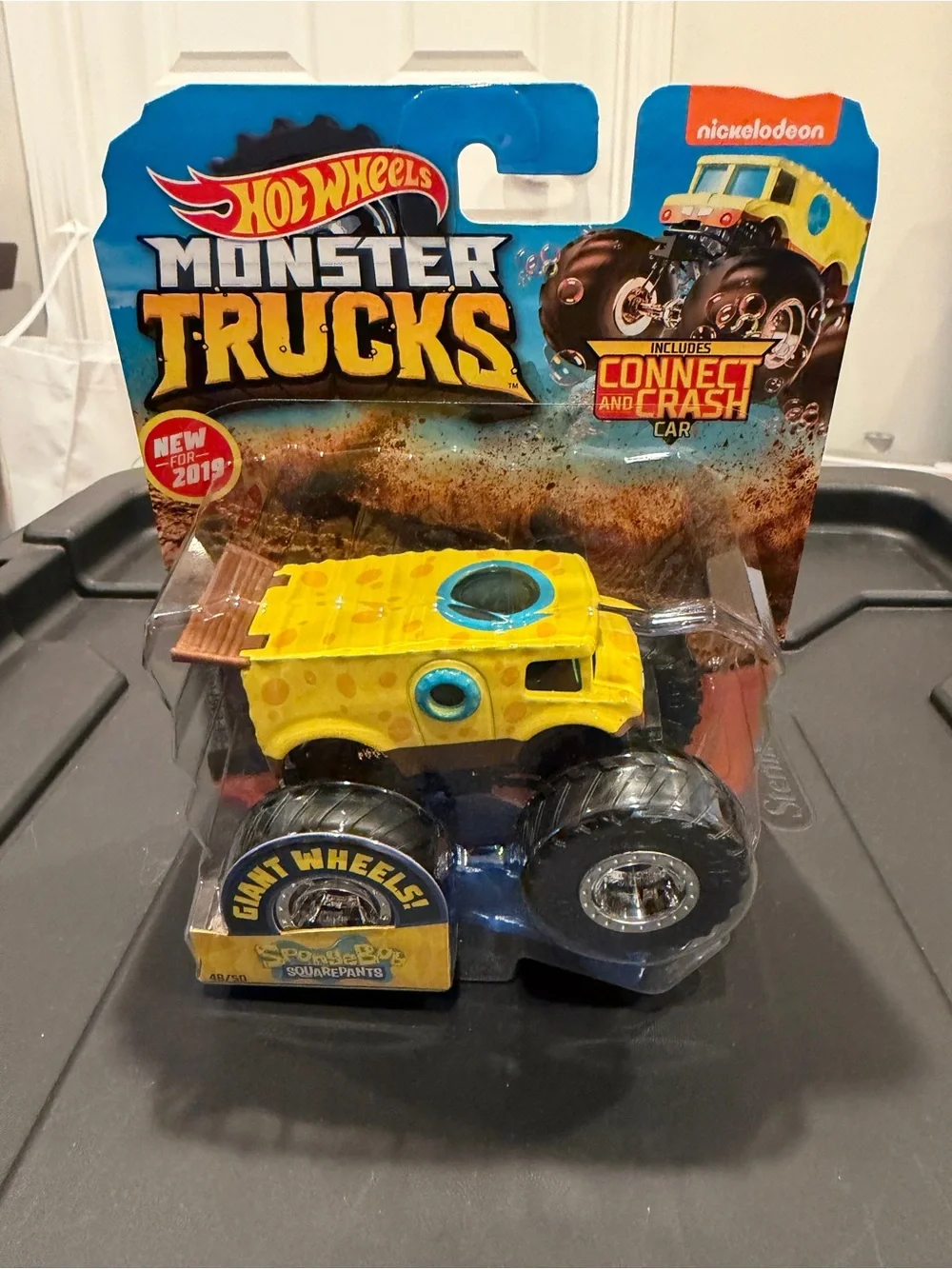 Hot Wheels Monster Trucks SpongeBob SquarePants Connect & Crash 2019 Edition NWT